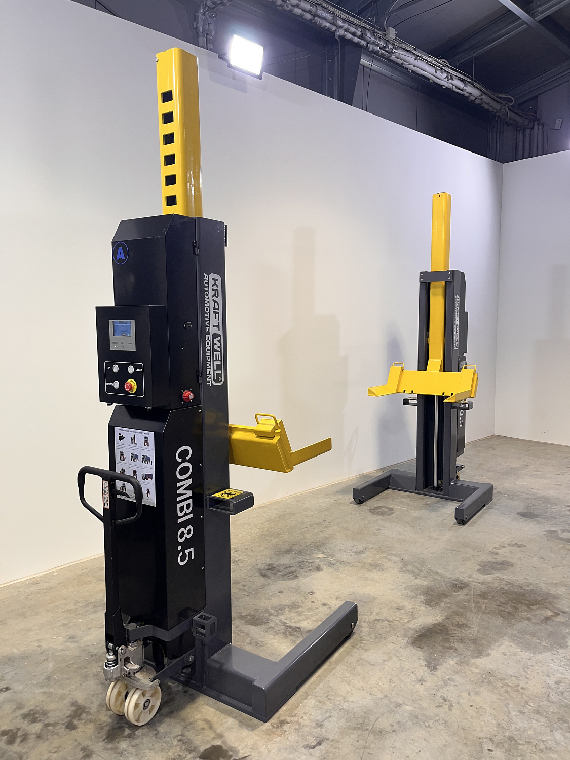 Изображение товара KraftWell COMBI8.5 Колонны подкатные г/п 6х8,5 т. электрогидравлические беспроводные в интернет-магазине 3Стойки