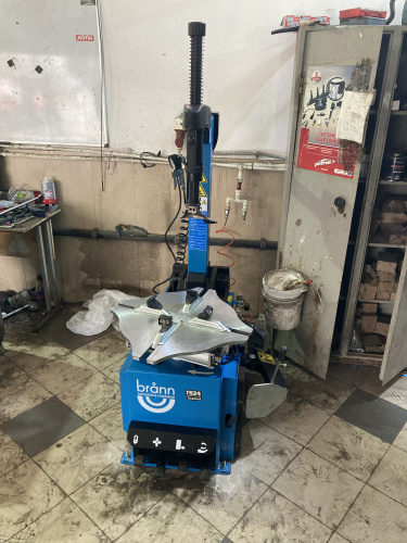 Изображение товара Станок шиномонтажный BRANN T524 380В 2 speed в интернет-магазине 3Стойки