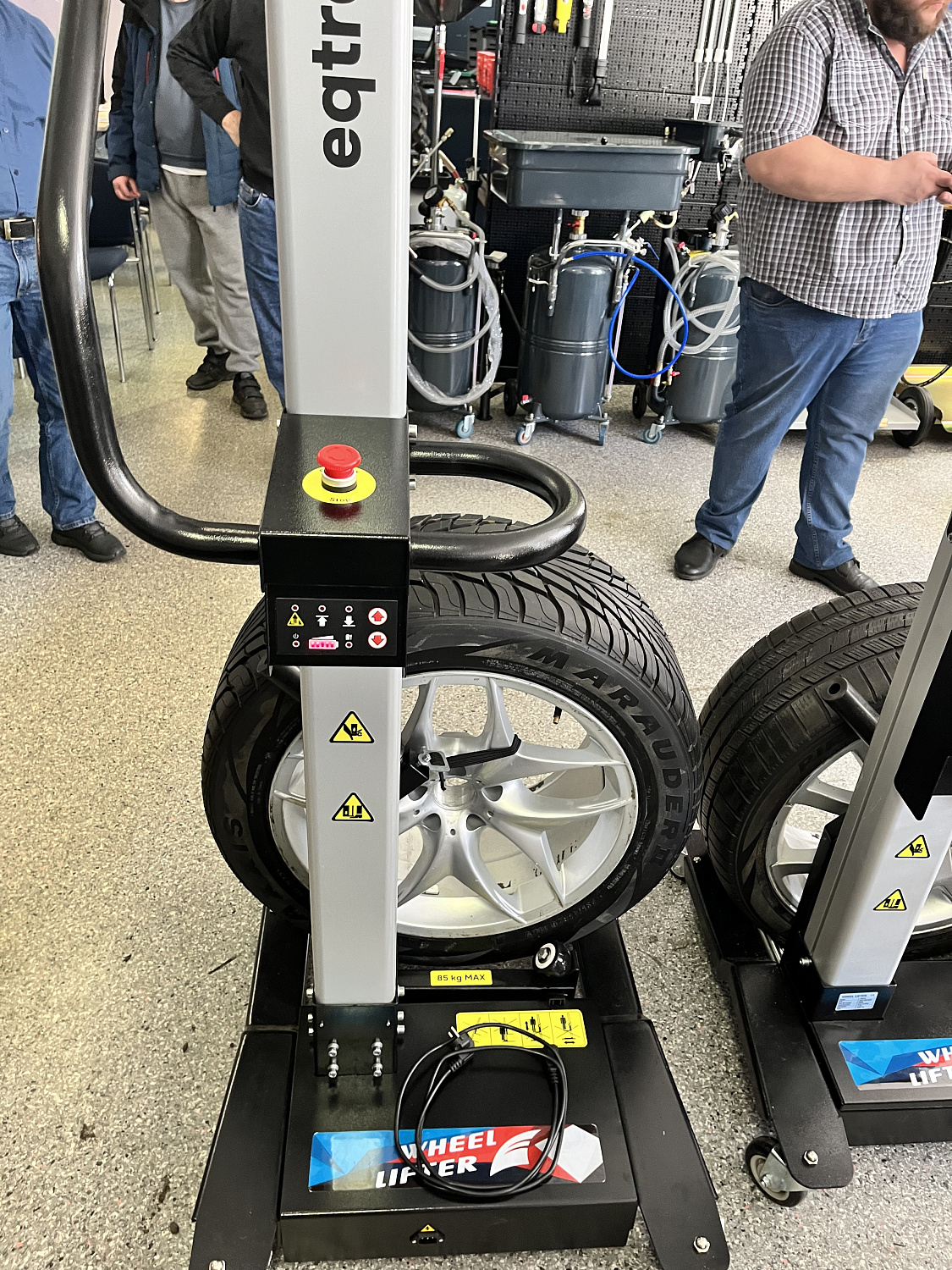 Изображение товара Подкатной подъемник колес, г/п 85 кг Eqtree MW-85 в интернет-магазине 3Стойки