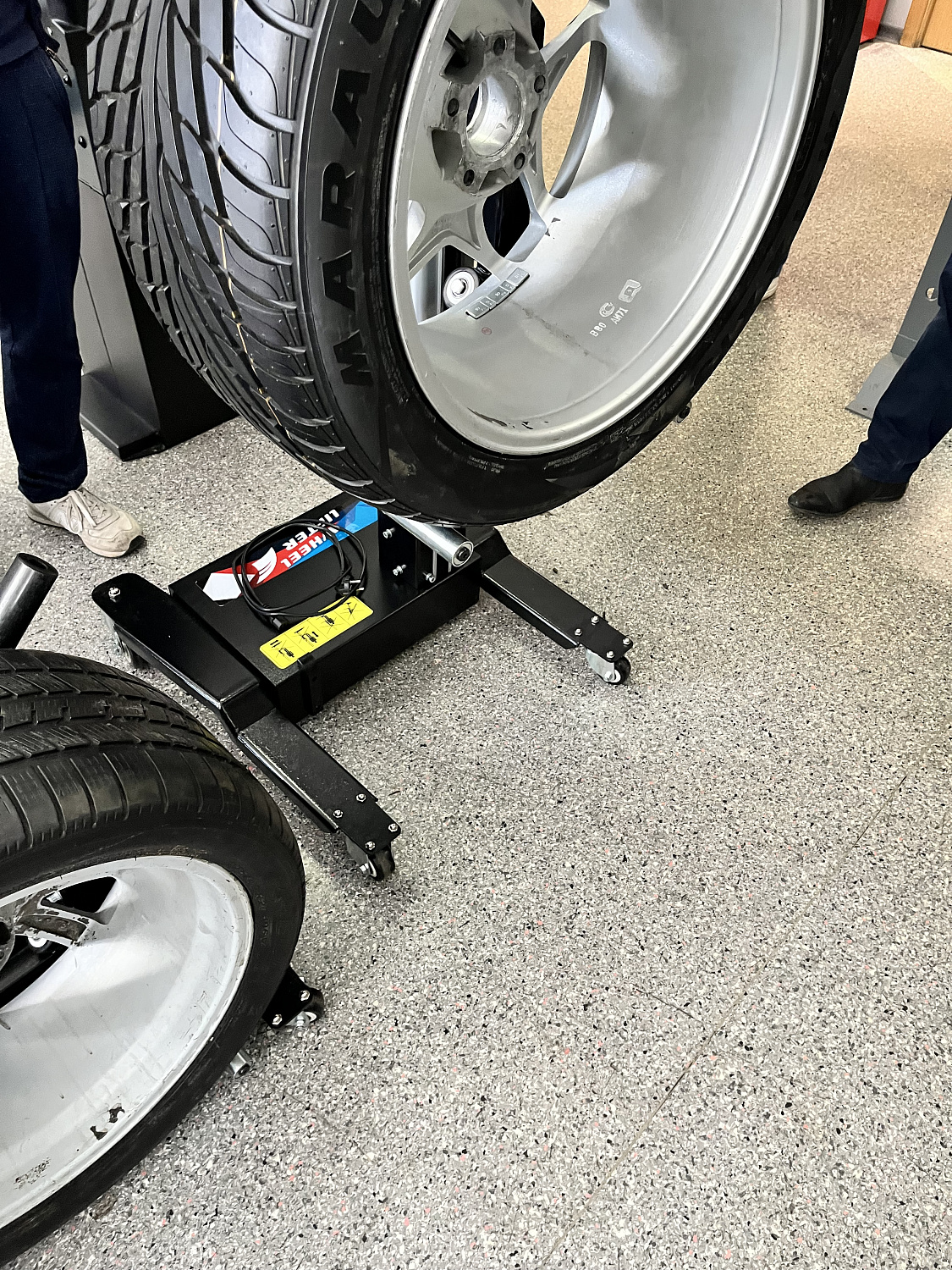 Изображение товара Подкатной подъемник колес, г/п 85 кг Eqtree MW-85 в интернет-магазине 3Стойки