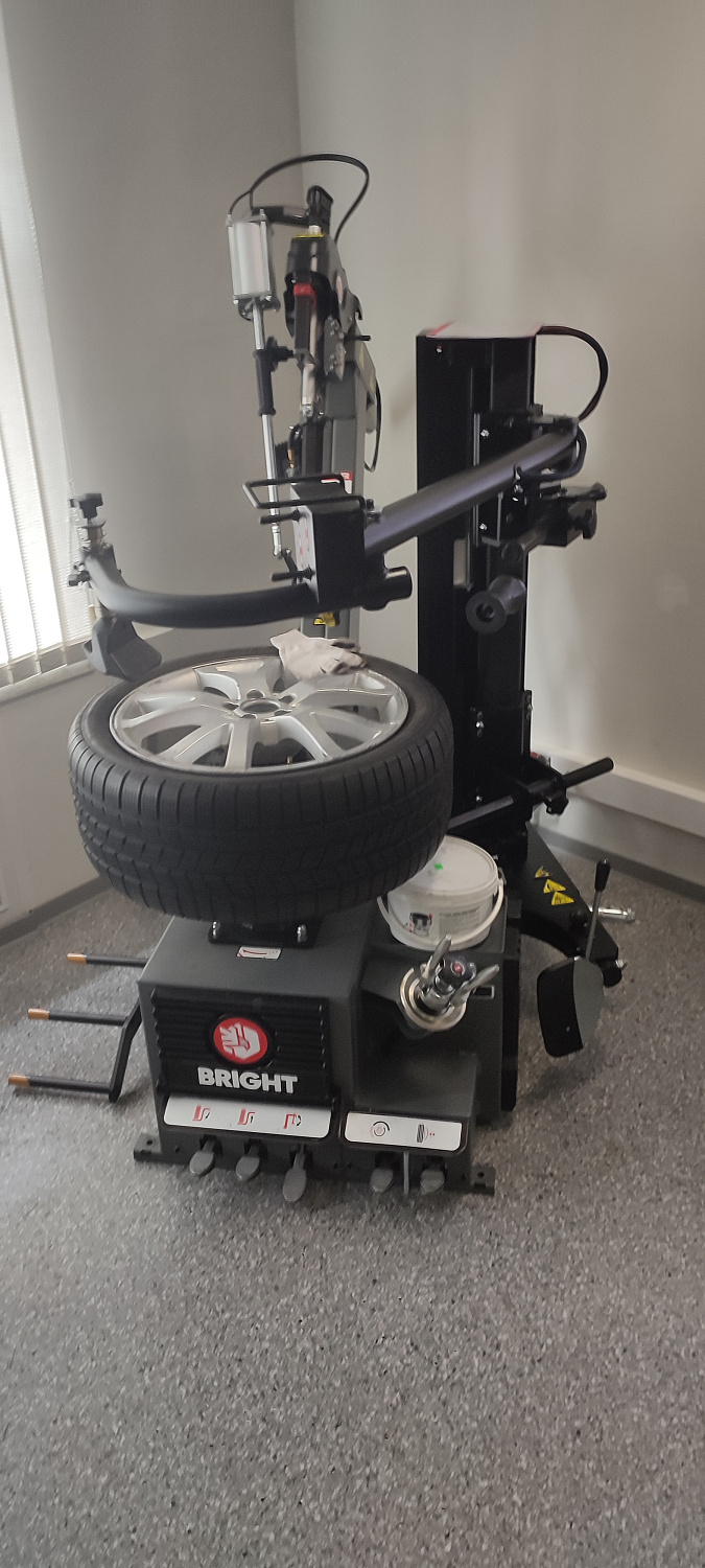 Изображение товара Станок шиномонтажный BRIGHT 897V в интернет-магазине 3Стойки