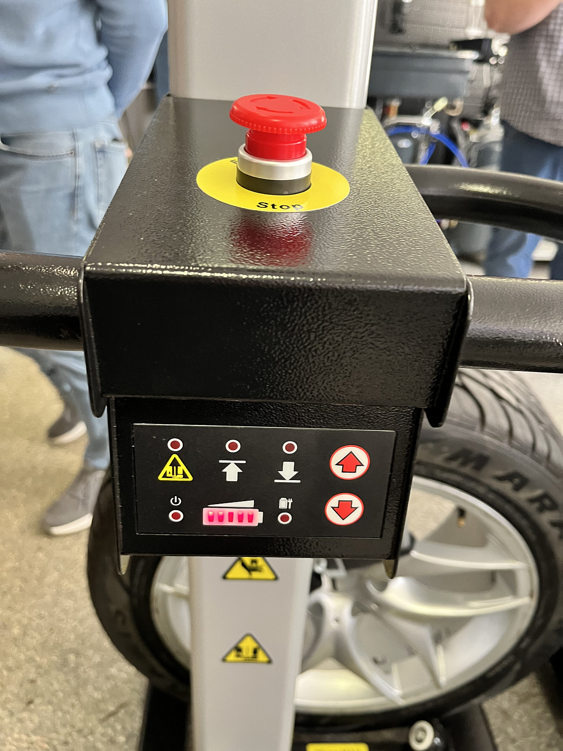 Изображение товара Подкатной подъемник колес, г/п 85 кг Eqtree MW-85 в интернет-магазине 3Стойки