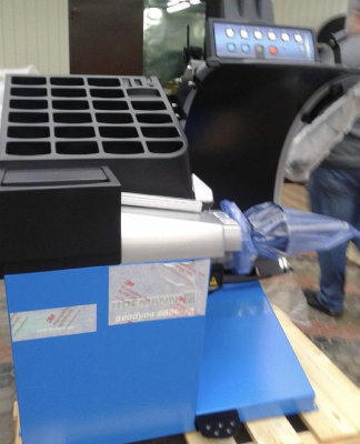 Изображение товара Станок балансировочный Hofmann Geodyna 6800-2P в интернет-магазине 3Стойки